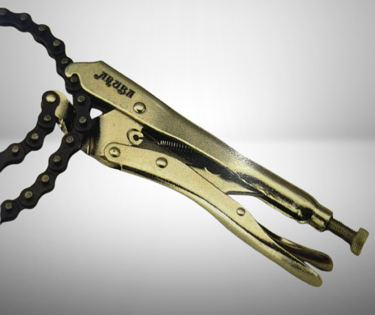 Aruba locking chain clamp for welding round pipes and components