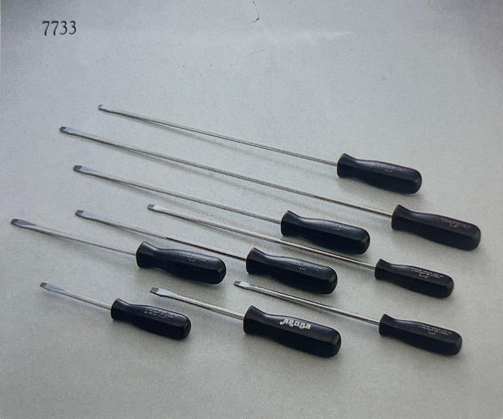 9-piece cabinet screwdriver set in color box